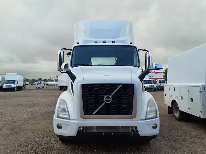 2019 VOLVO VNR42T 300