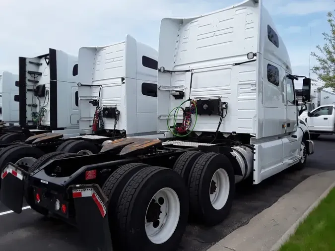 2020 VOLVO VNL64T-760