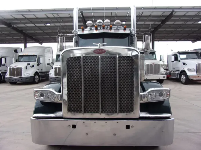 2022 Peterbilt 389