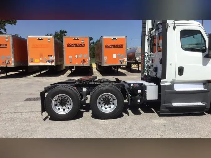 2020 Freightliner Cascadia 126
