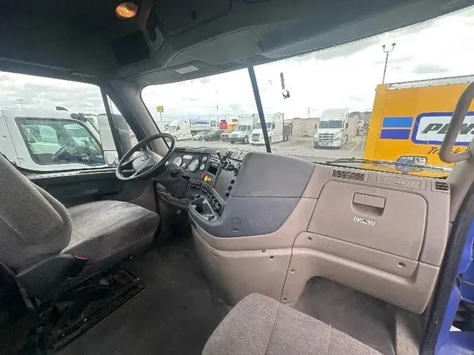 2017 Freightliner X12564ST