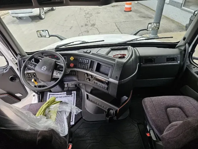 2022 VOLVO VNL64T860