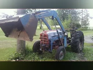 1957 Ford 800