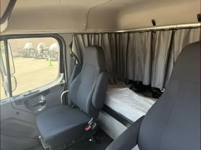 2022 Freightliner Business Class M2 106