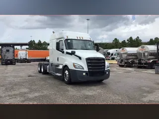 2020 Freightliner Cascadia 126