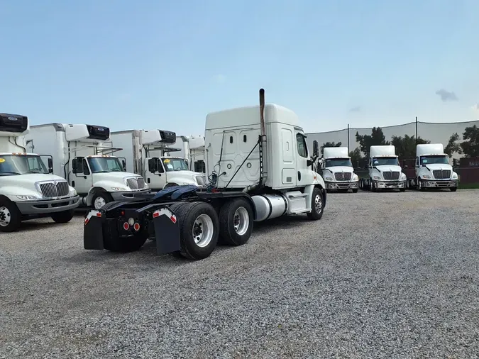 2020 FREIGHTLINER CASCADIA 113
