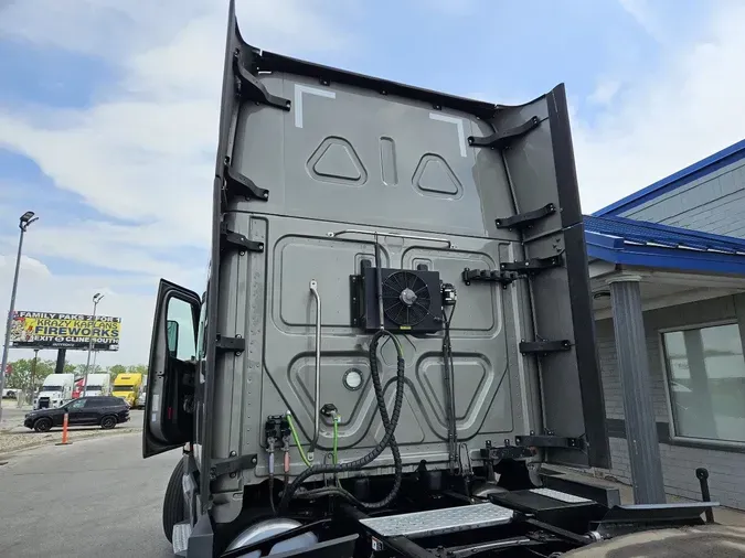 2023 FREIGHTLINER Cascadia 126