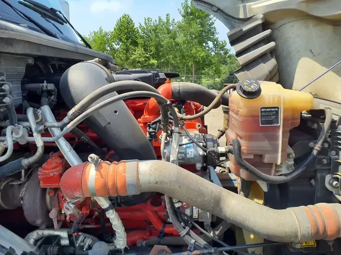 2019 NAVISTAR INTERNATIONAL LT625 SLPR CAB