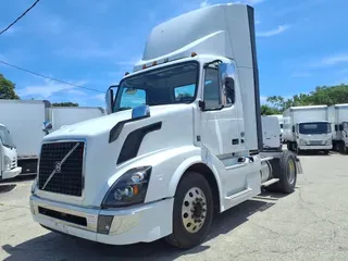 2017 VOLVO VNL42T 300