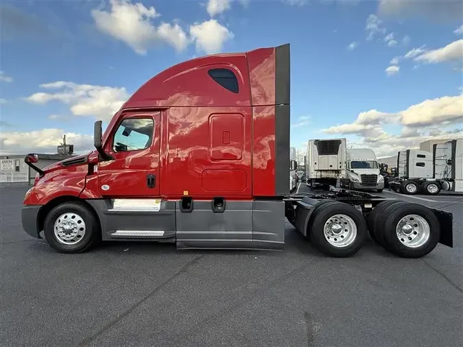 2021 FREIGHTLINER CA126