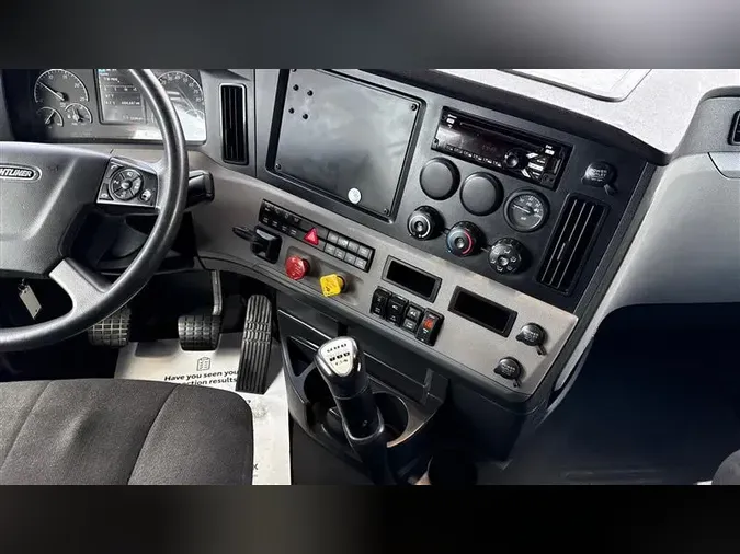 2019 FREIGHTLINER CA126