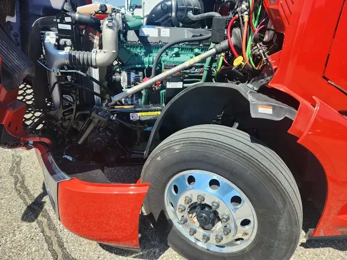 2025 VOLVO VNL64T860