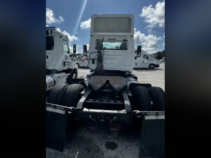 2019 NAVISTAR INTERNATIONAL RH613 DAYCAB S/A