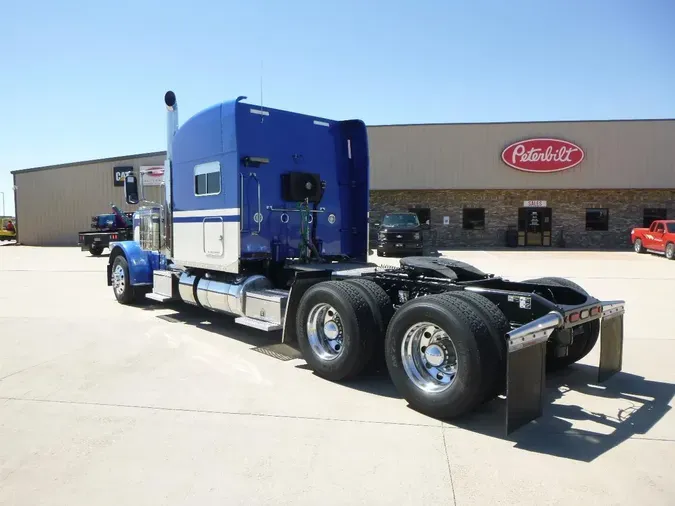 2022 Peterbilt 389