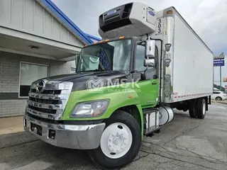 2017 HINO 338 Reefer