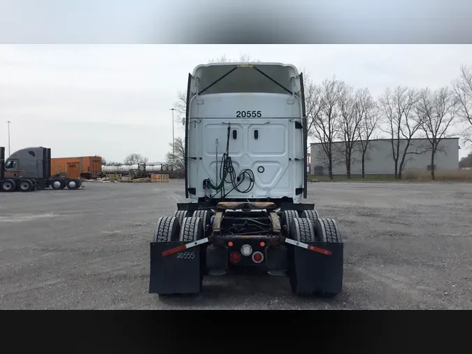 2021 Freightliner Cascadia 126