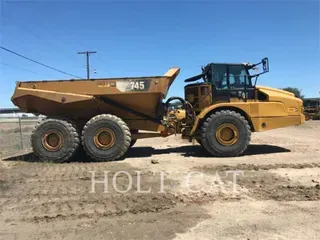 2019 Caterpillar 745