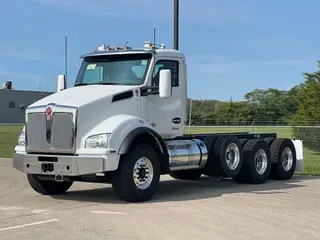 2025 Kenworth T880