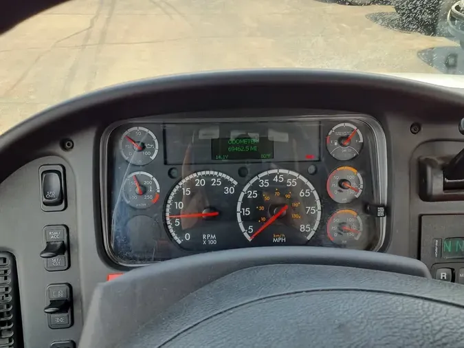 2017 FREIGHTLINER M2 106