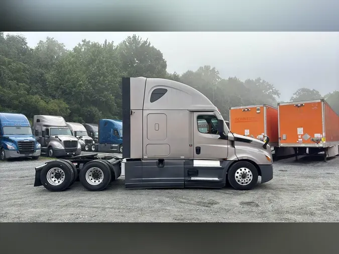 2023 Freightliner Cascadia 126
