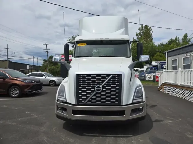 2019 VOLVO VNL64T-300