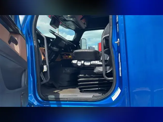 2021 FREIGHTLINER CA126