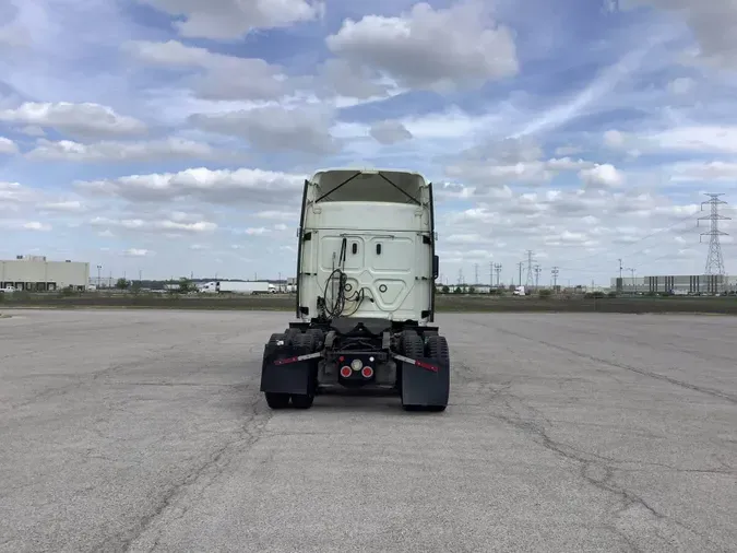 2021 Freightliner Cascadia 126