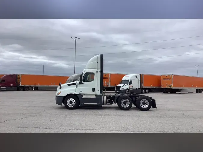 2020 Freightliner Cascadia 126