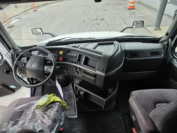 2022 VOLVO VNL64T860