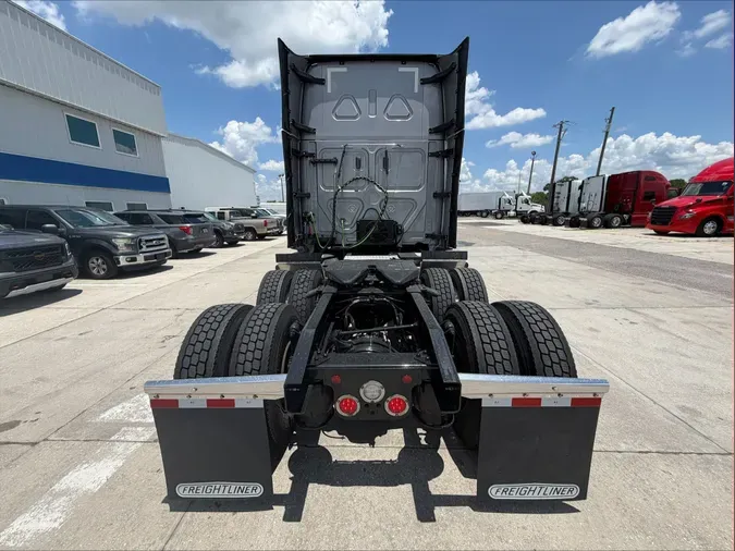 2022 Freightliner Cascadia 126