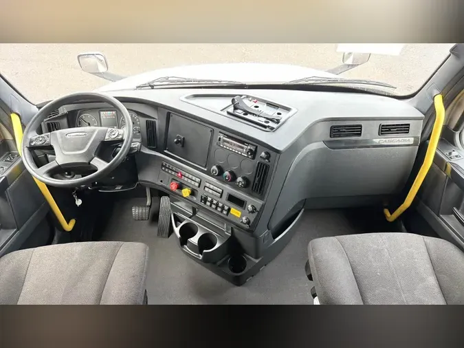 2025 Freightliner Cascadia 1260a3296582d714c0b73a8fe1e274ce81b