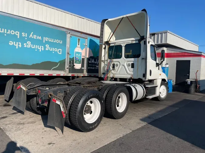 2016 FREIGHTLINER/MERCEDES CASCADIA 125