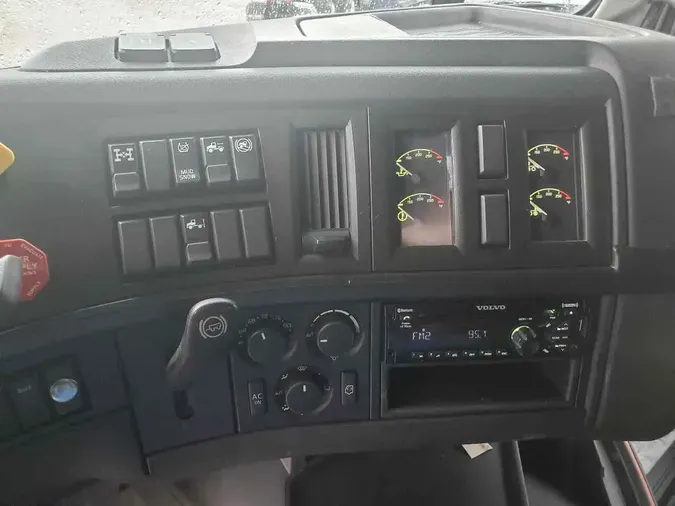 2019 VOLVO VNL64T860