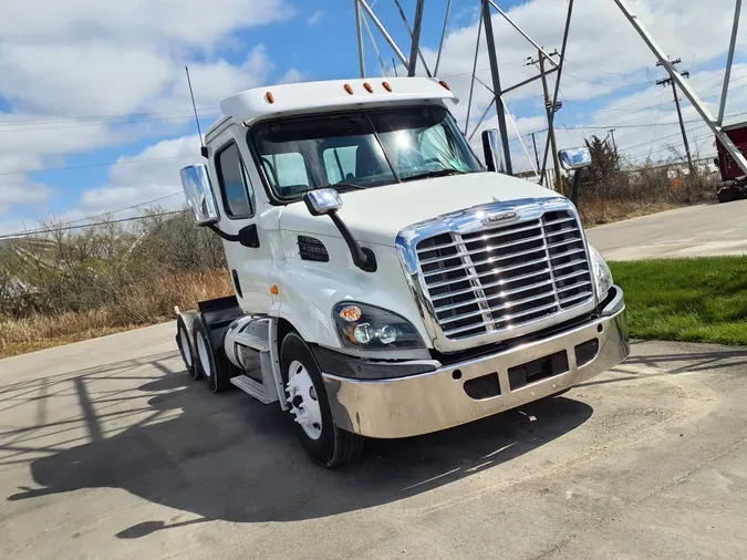 2017 FREIGHTLINER/MERCEDES CASCADIA 113