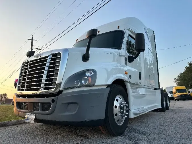 2018 Freightliner X12564ST