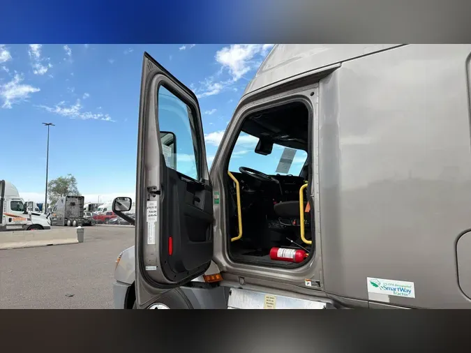 2023 Freightliner Cascadia 126