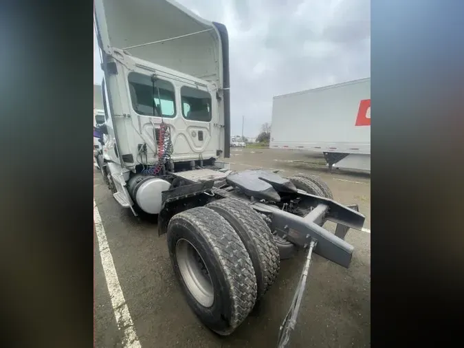 2014 FREIGHTLINER/MERCEDES CASCADIA 113