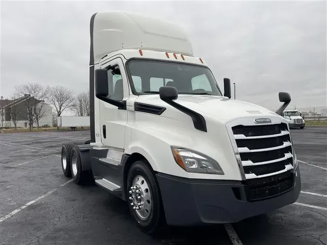 2020 FREIGHTLINER CA126