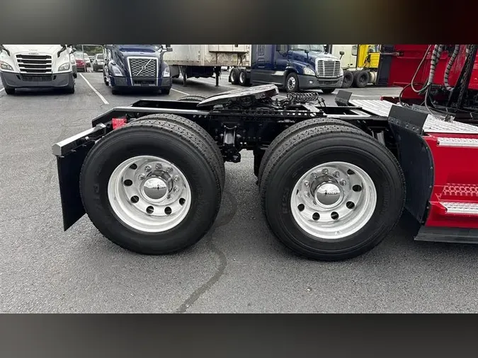 2021 VOLVO VNL760
