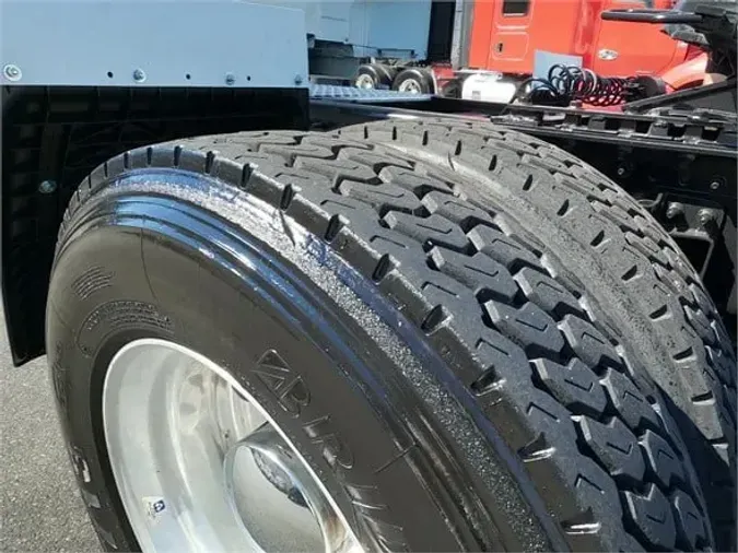 2017 VOLVO VNL64T670