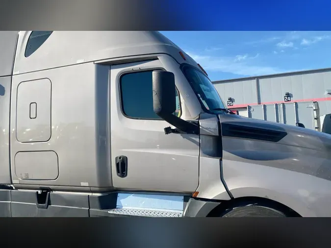 2023 Freightliner Cascadia 126