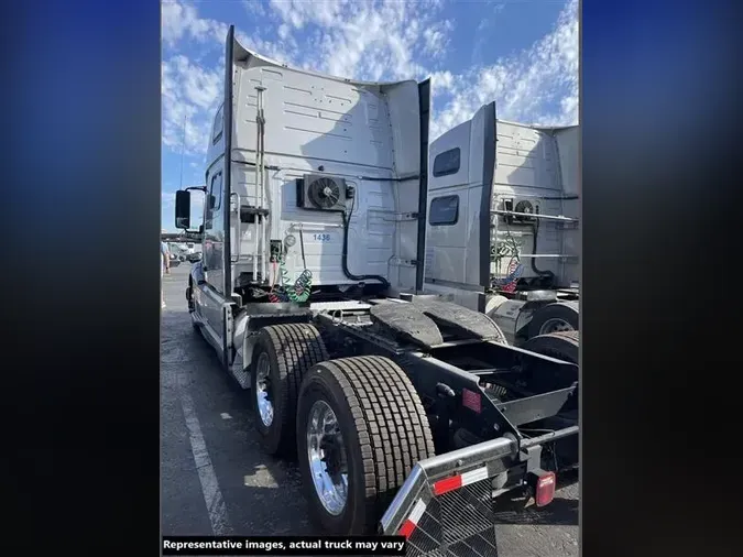 2022 VOLVO VNL860