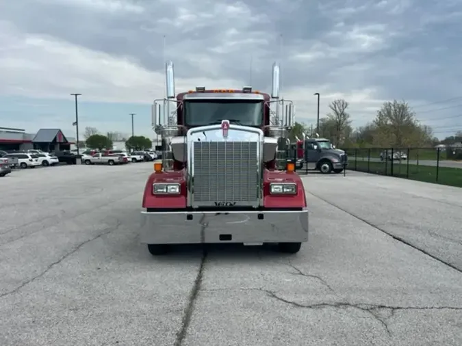 2025 Kenworth W900