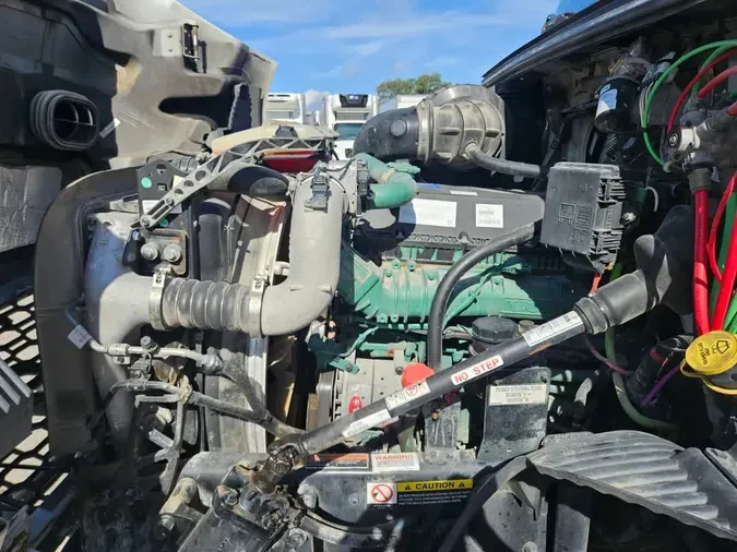 2020 VOLVO VNR64T-640