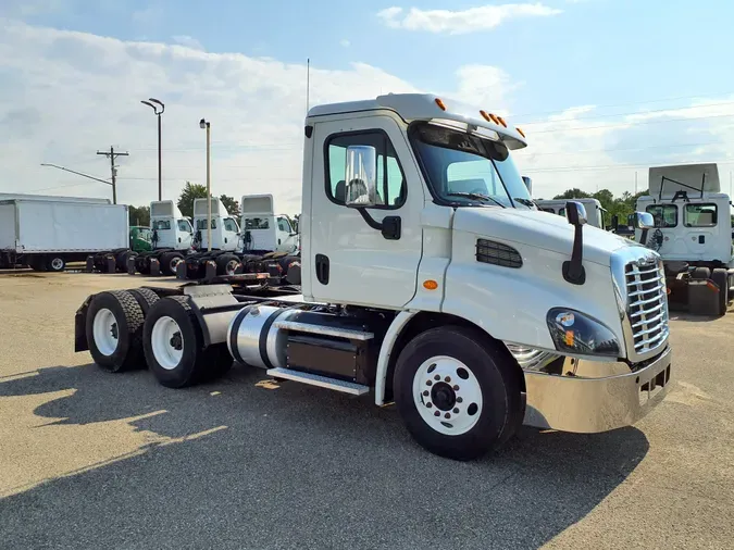 2016 FREIGHTLINER/MERCEDES CASCADIA 113