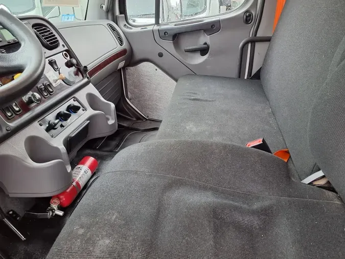 2019 FREIGHTLINER/MERCEDES M2 106