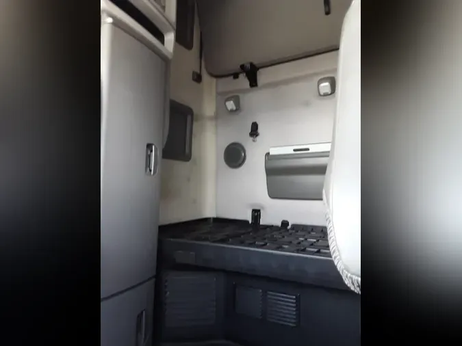 2020 VOLVO VNL64T-760