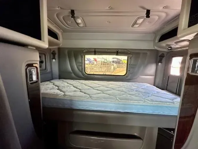 2021 Peterbilt 389