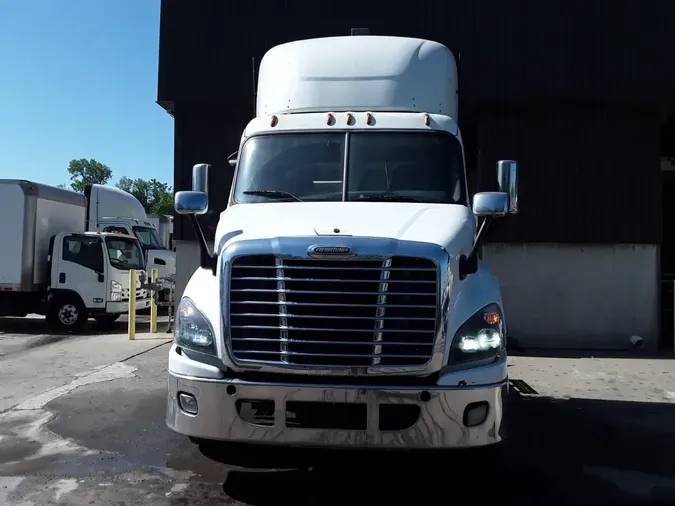 2017 FREIGHTLINER CASCADIA 113