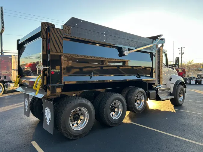 2025 Kenworth T880